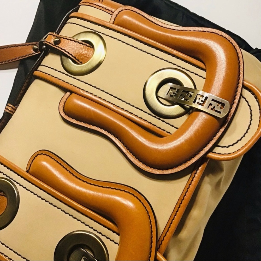 💼 Fendi Catene B Bag 💼 - Picture 5 of 14